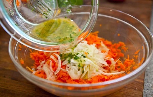 raw carrot salad dressing