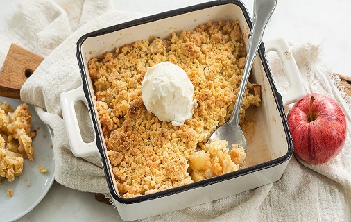 apple crumble baking