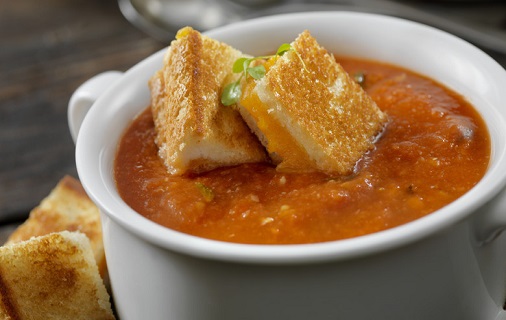 tomato soup recipe with croutons topping