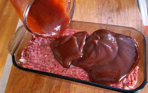 turkey meatloaf drizzle the ketchup